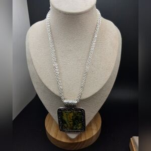 Silver and Green Pendant Necklace (2299)